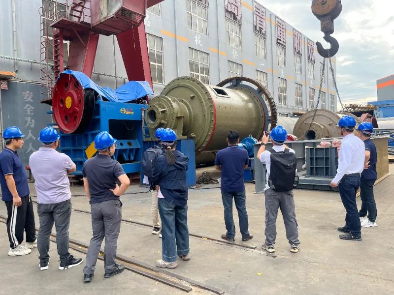 Hluboce kultivujte zámořské trhy, získejte důvěru prostřednictvím síly! Klienti z jihovýchodní Asie navštěvují EPIC Mining Machinery za účelem kontroly a přejímky zařízení